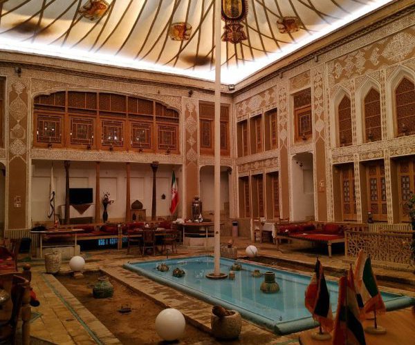 نمایی زیبا از هتل ملک التجار یزد