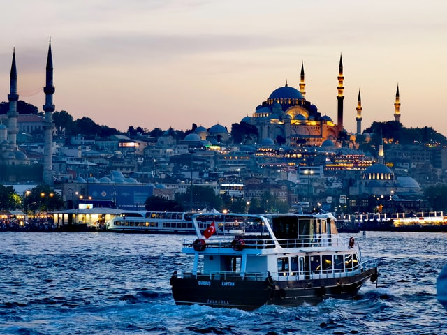 گردش بر روی بسفر استانبول و بازدید از جاذبه های این شهر در تورهای استانبول با اتوبوس