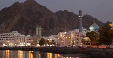 نمایی از شهر زیبای مسقط در شب هنگام سهر به کشور عمان